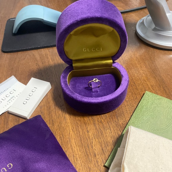 Gucci Interlocking G 18K Yellow Gold Ring Size 5.75 (Gucci Size 11) - Picture 1 of 6